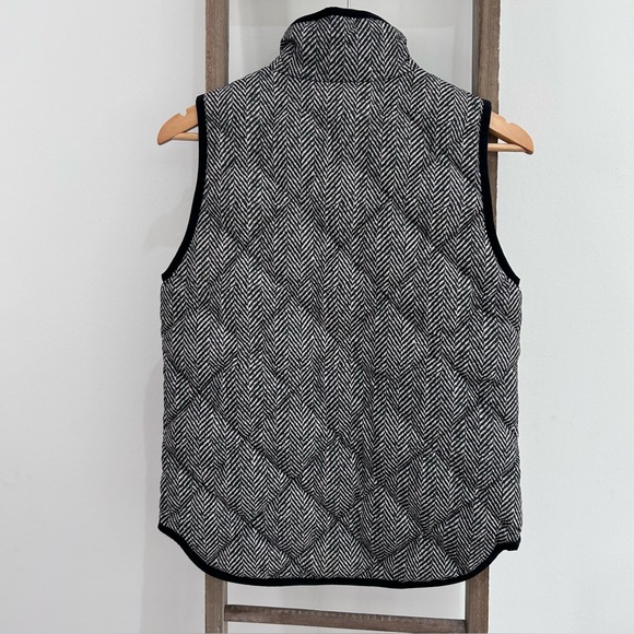 J Crew Quilted Zip Up Vest Pockets Black Cream Chevron Print Women’s XXS - Picture 2 of 11